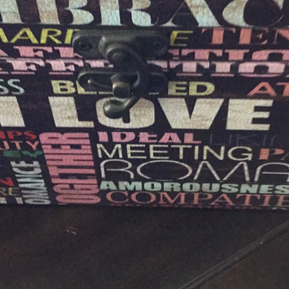 A  girls box - Picture 2 of 4